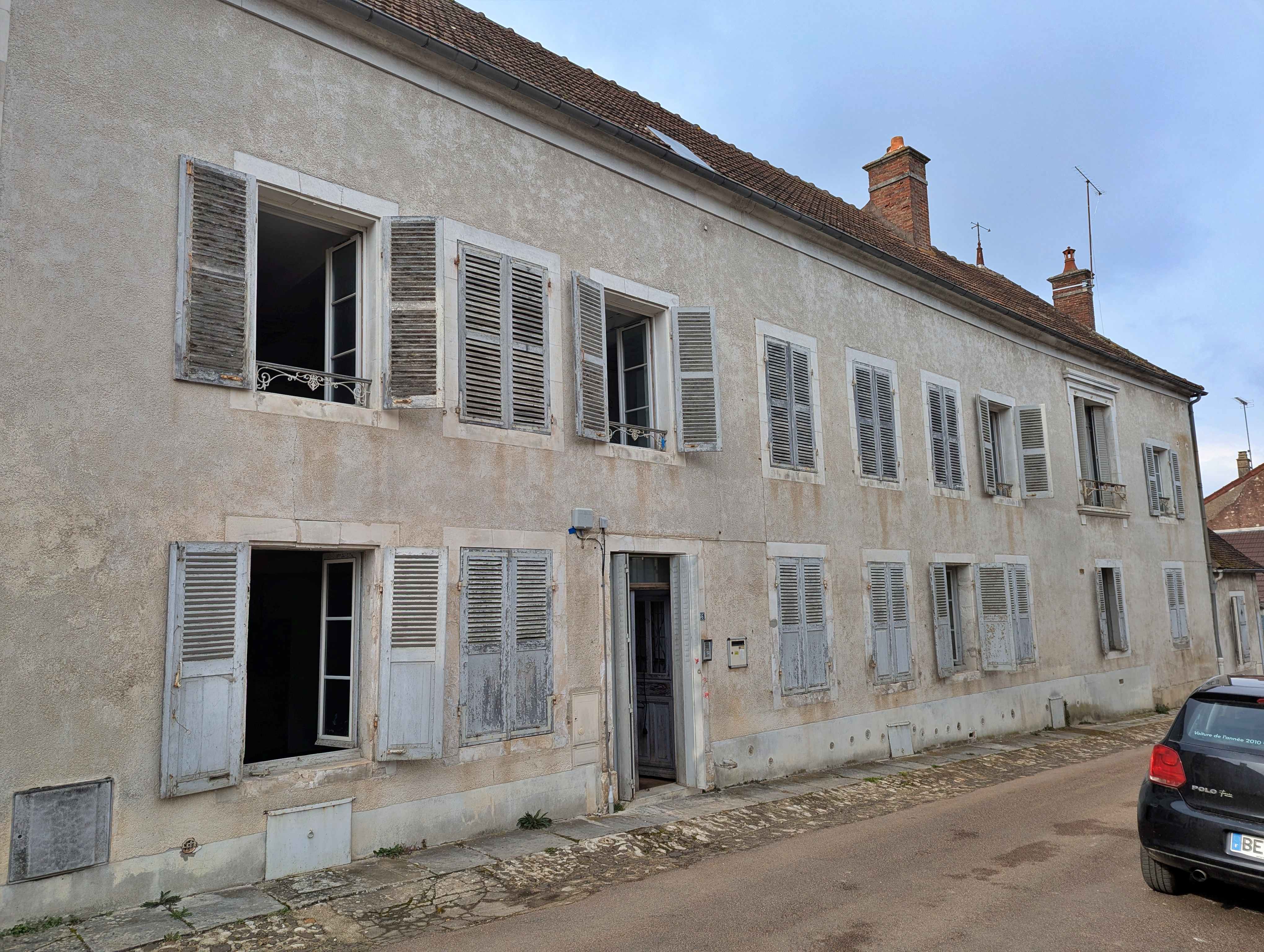 Immeuble à Coulanges-la-Vineuse