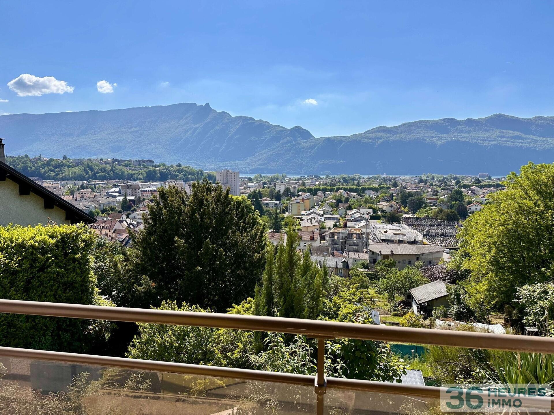 Appartement T2 à rénover avec vue sur le lac et les montagnes
