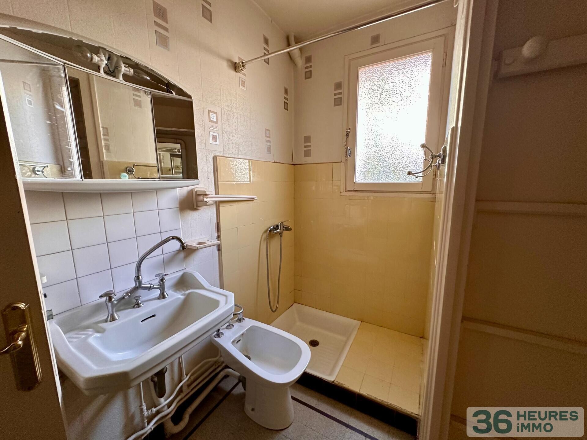 Appartement T2 à rénover avec vue sur le lac et les montagnes