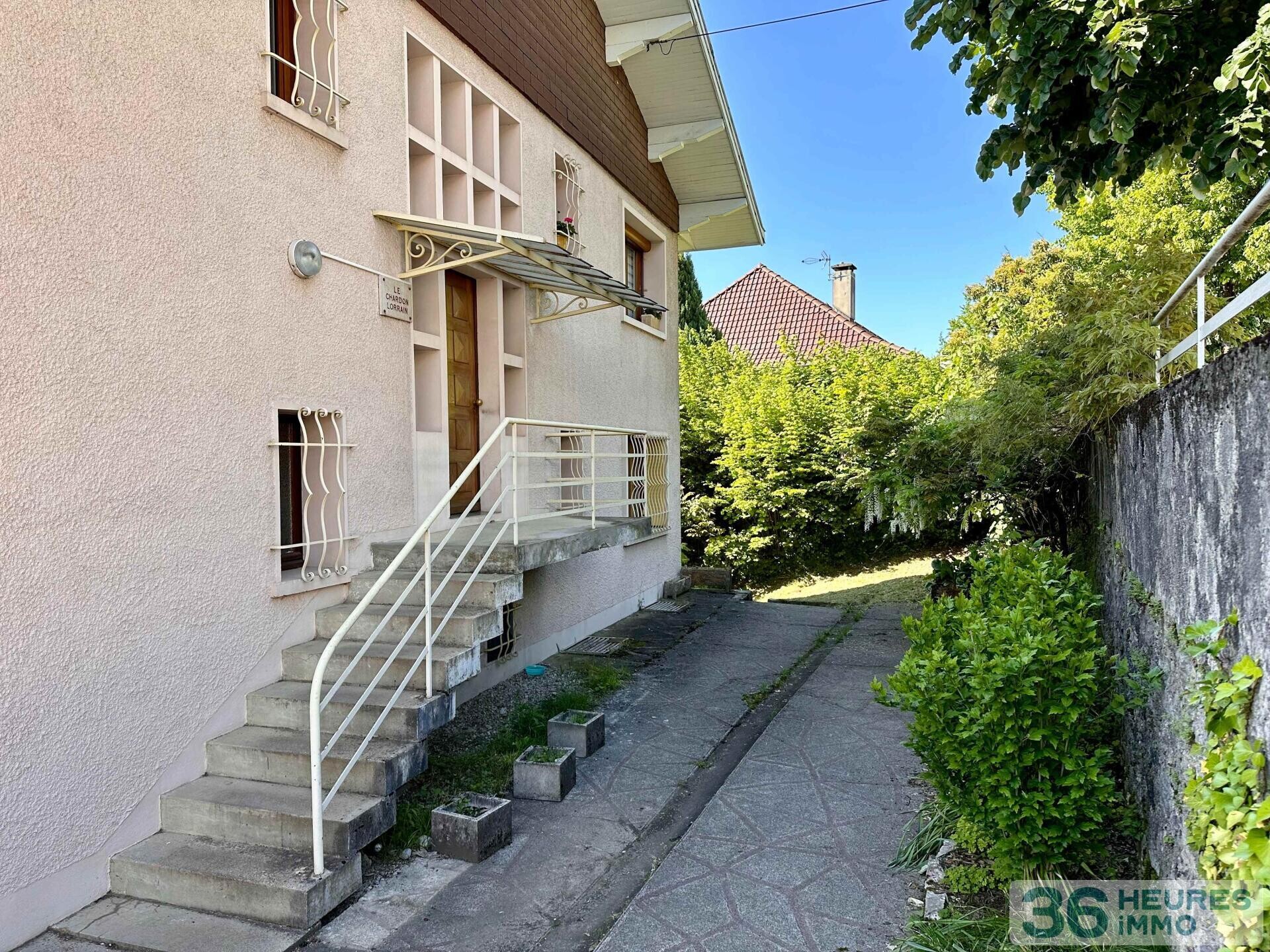 Appartement T2 à rénover avec vue sur le lac et les montagnes