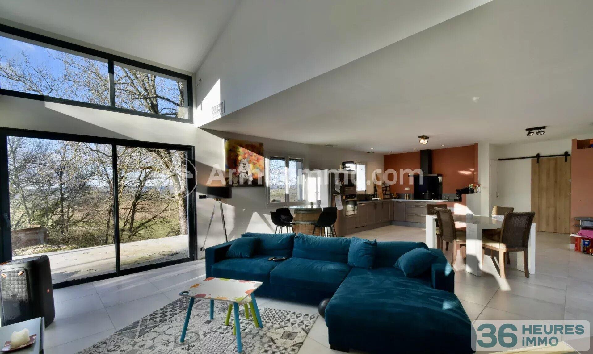 Maison familiale avec vaste séjour, grand terrain et sous-sol total