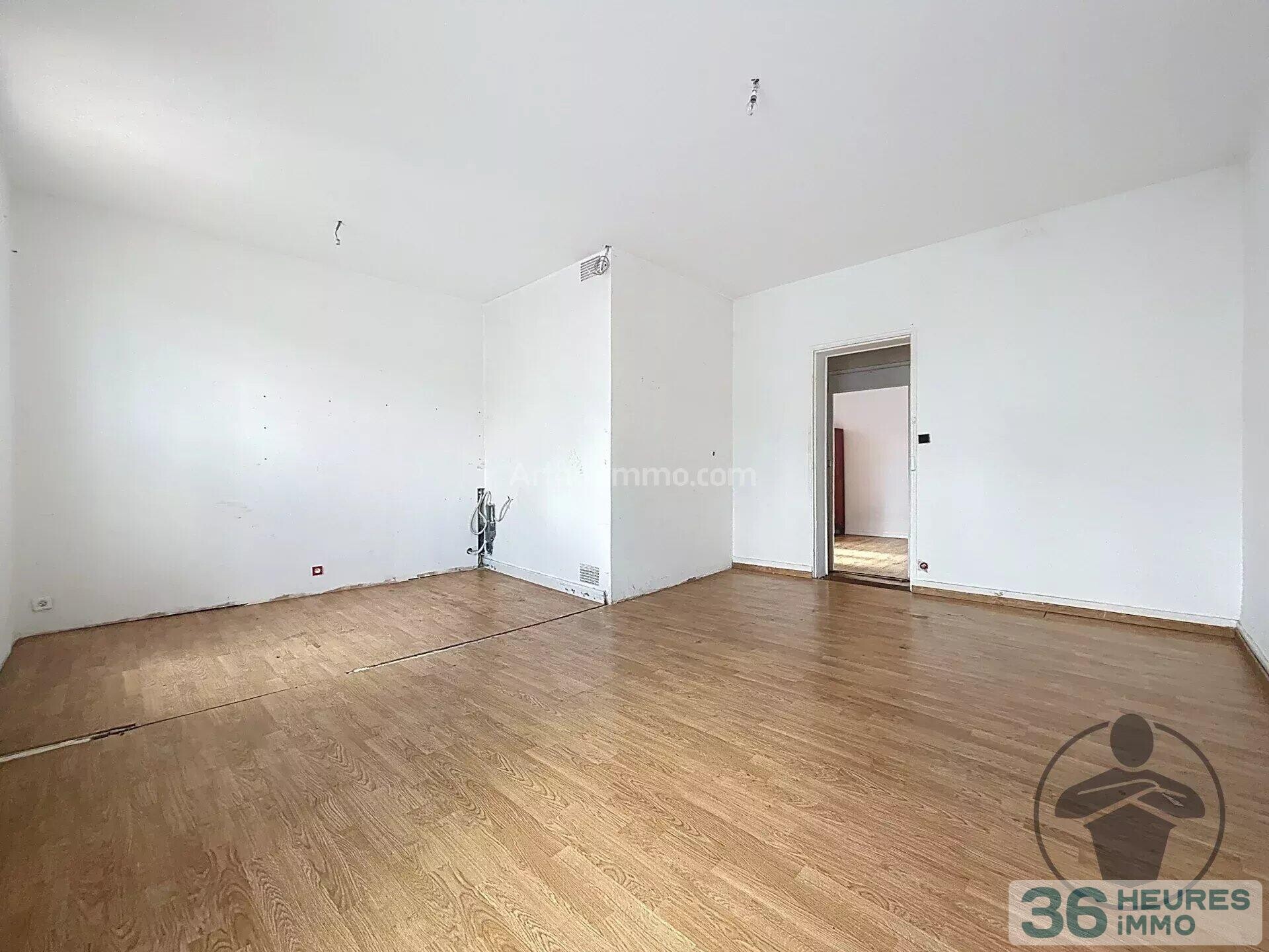 Immeuble 10 pièces en centre-ville de Coutras