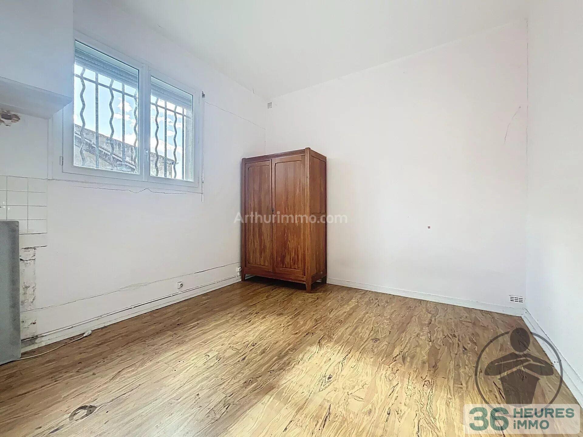 Immeuble 10 pièces en centre-ville de Coutras