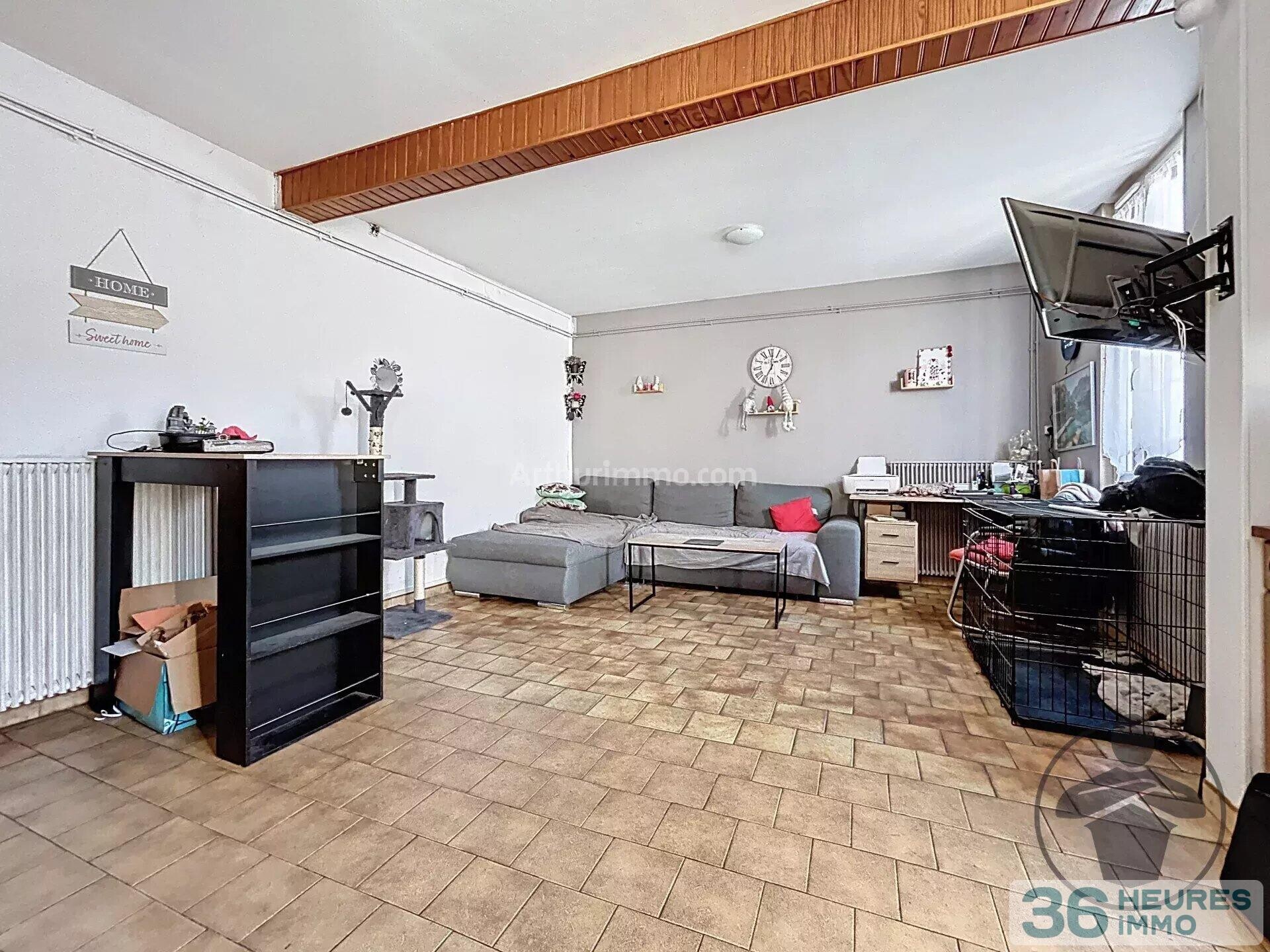 Immeuble 10 pièces en centre-ville de Coutras