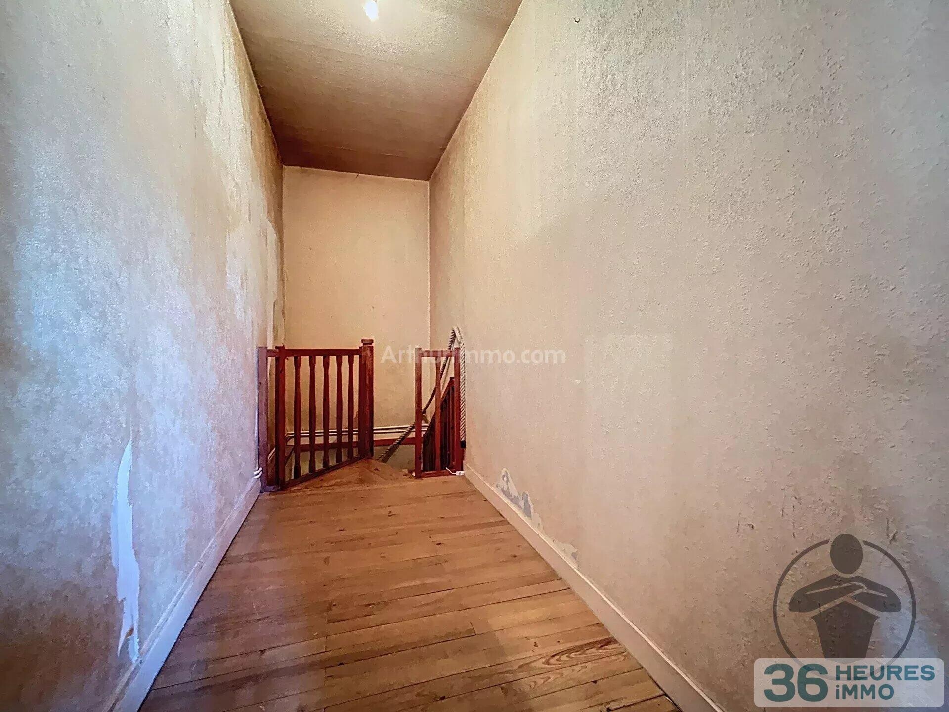 Immeuble 10 pièces en centre-ville de Coutras