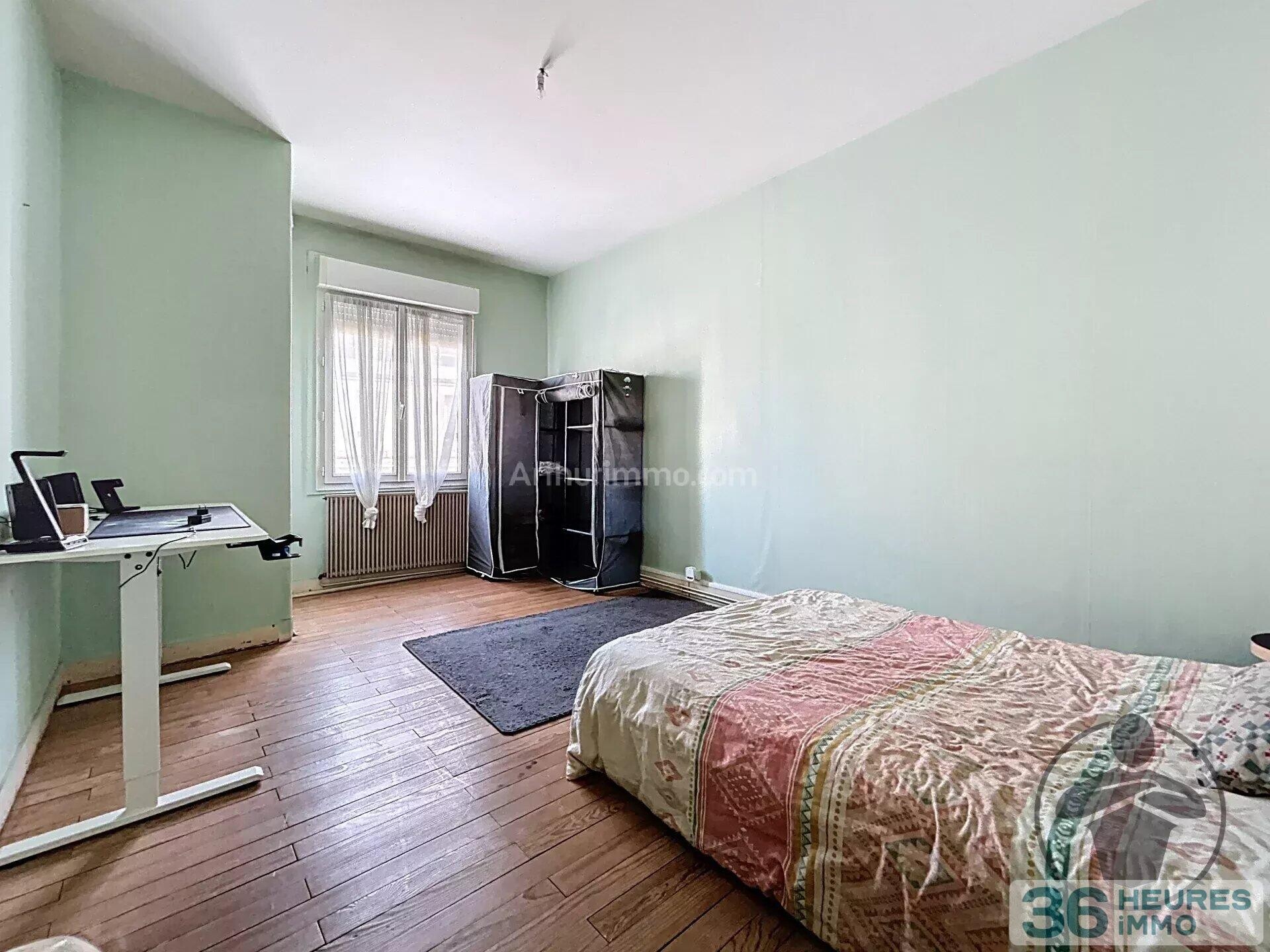 Immeuble 10 pièces en centre-ville de Coutras