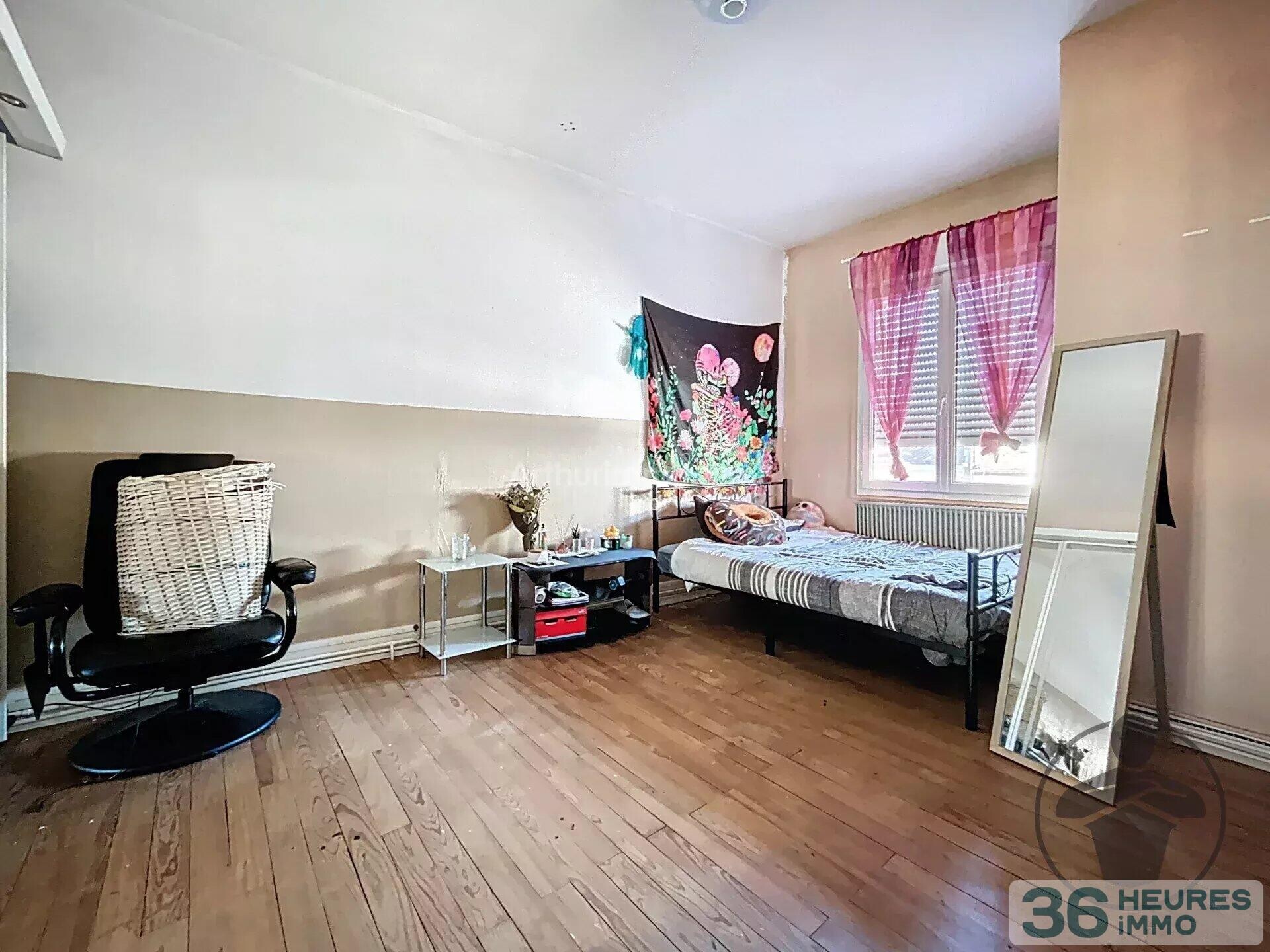 Immeuble 10 pièces en centre-ville de Coutras