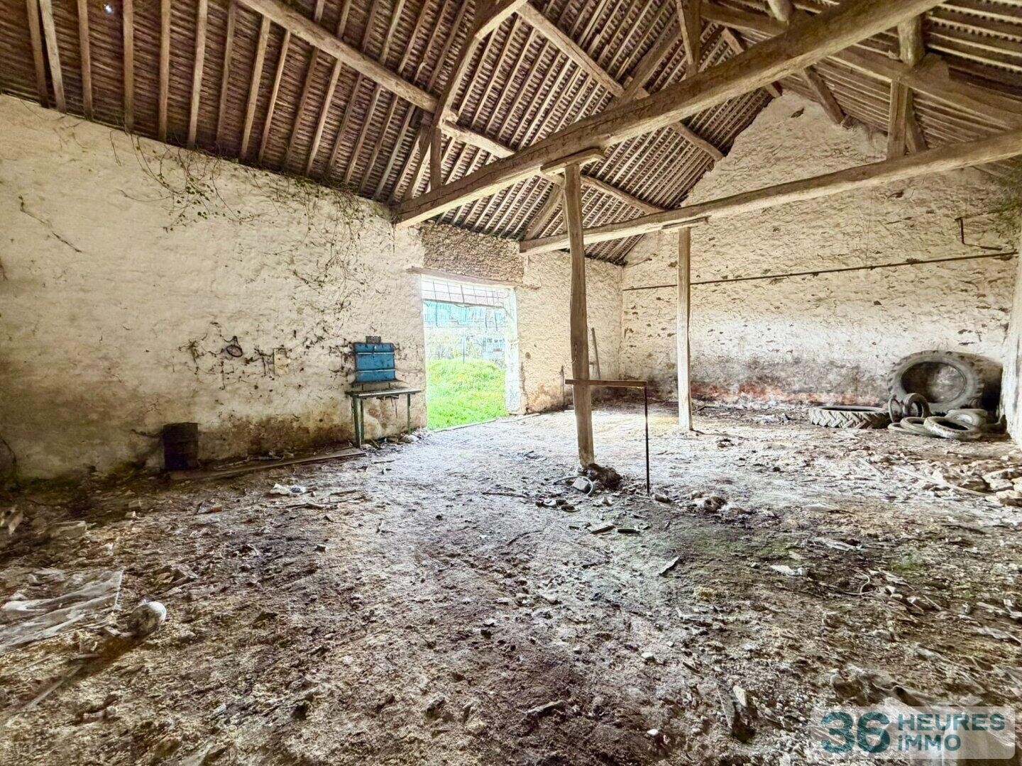 Grange 118m², Terrain 875m² à Bellot