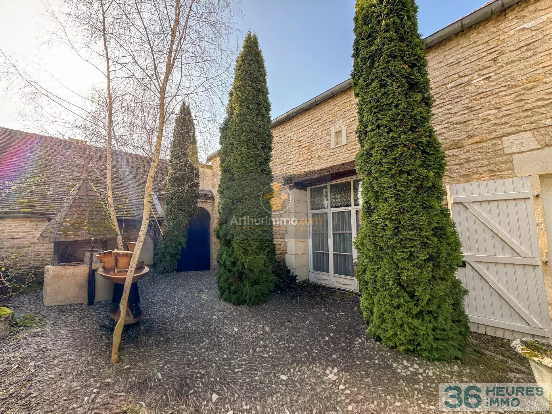 Maison de caractère aux volumes exceptionnels à Villiers-sur-Suize