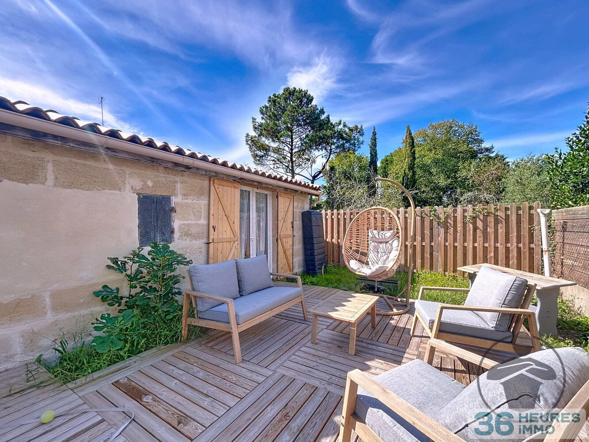 Maison en pierre rénovée avec jardin et terrasse